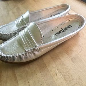 Minnetonka metallic silver leather loafer shoes